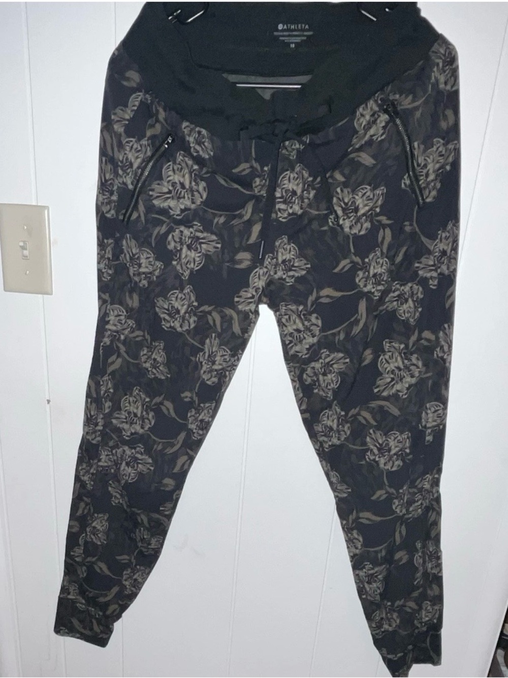 Athleta Green with Taupe Floral Drawstring Joggers